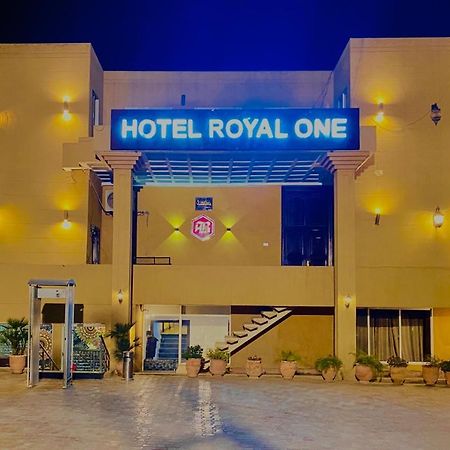 Hotel Royal One Multan Bagian luar foto