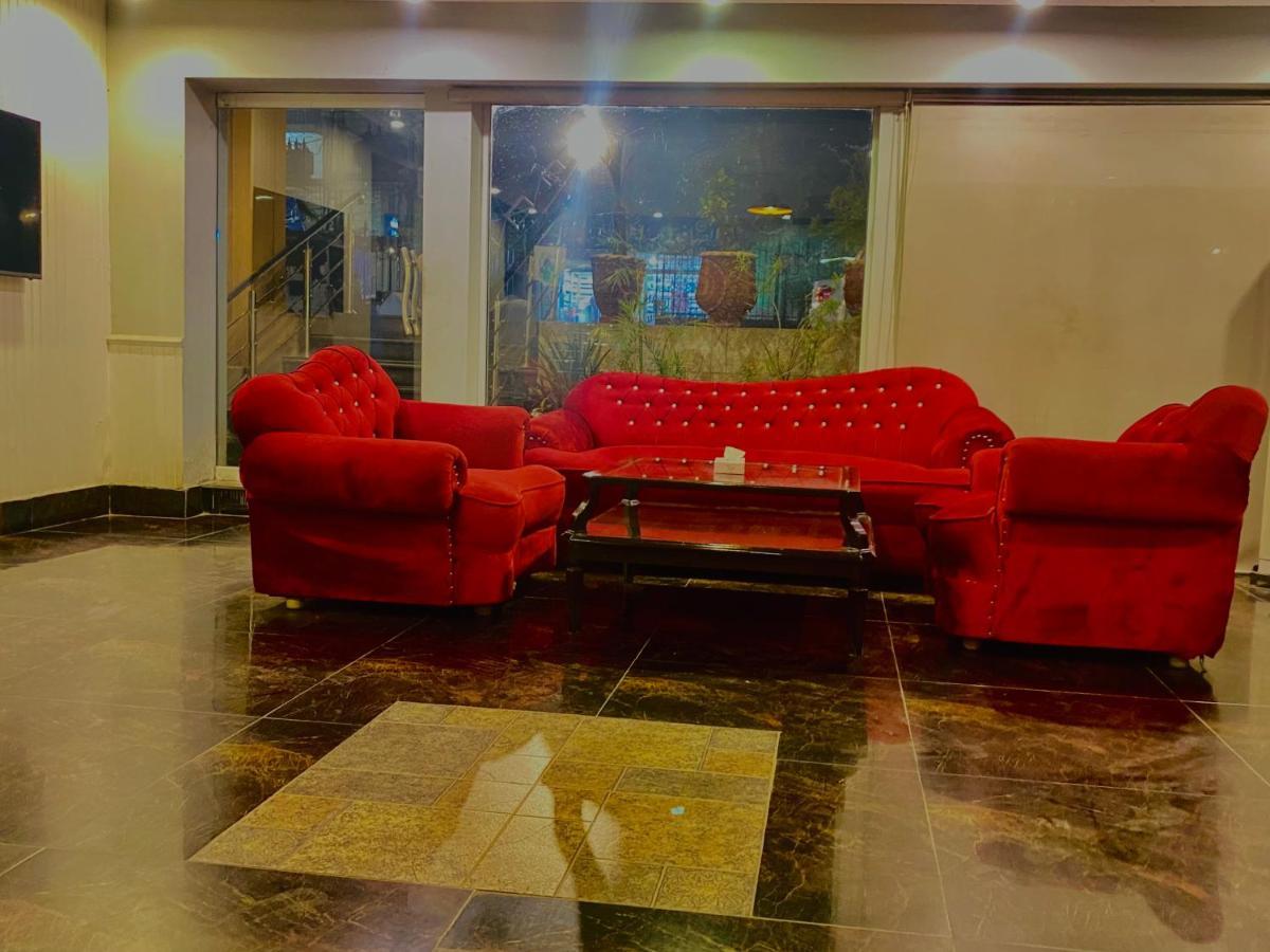 Hotel Royal One Multan Bagian luar foto