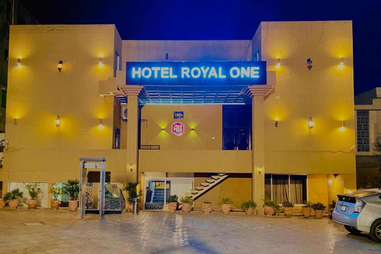 Hotel Royal One Multan Bagian luar foto