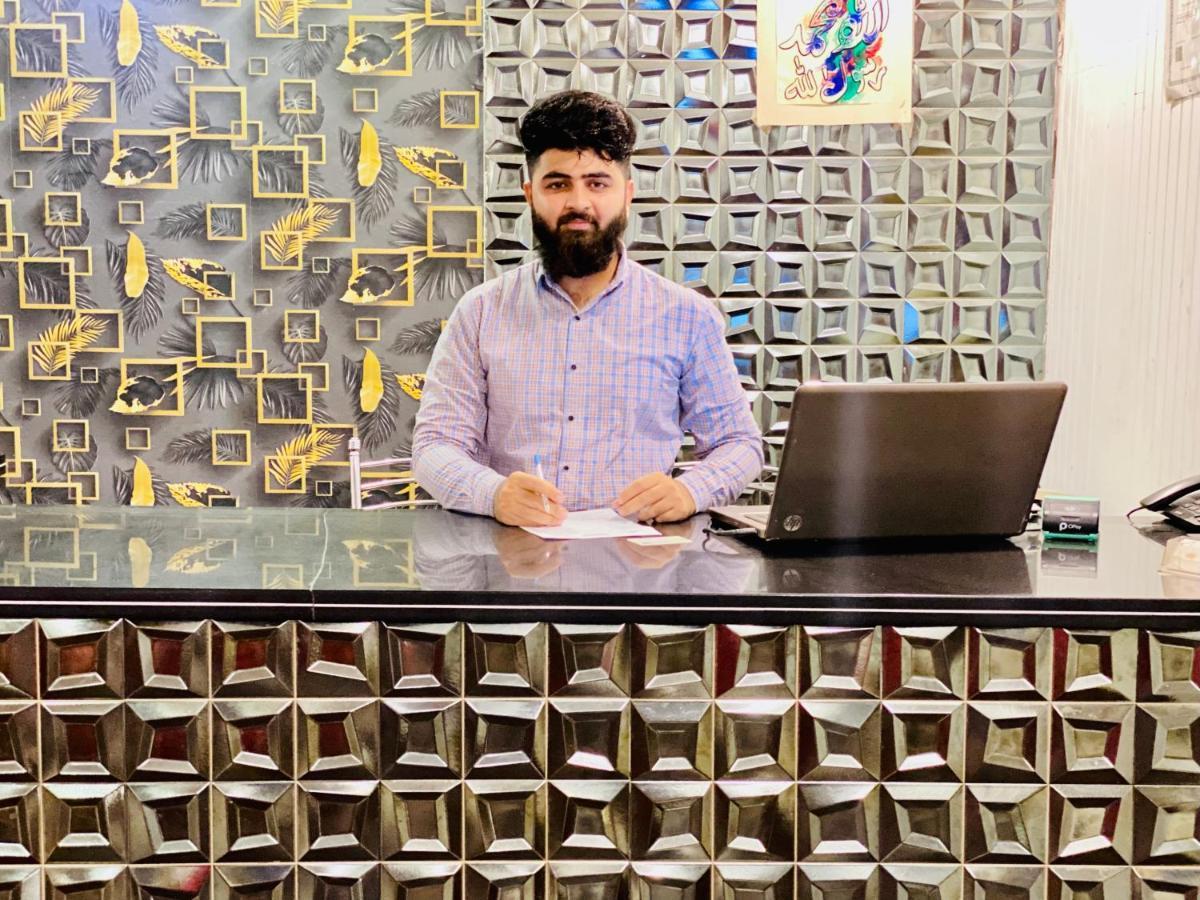 Hotel Royal One Multan Bagian luar foto
