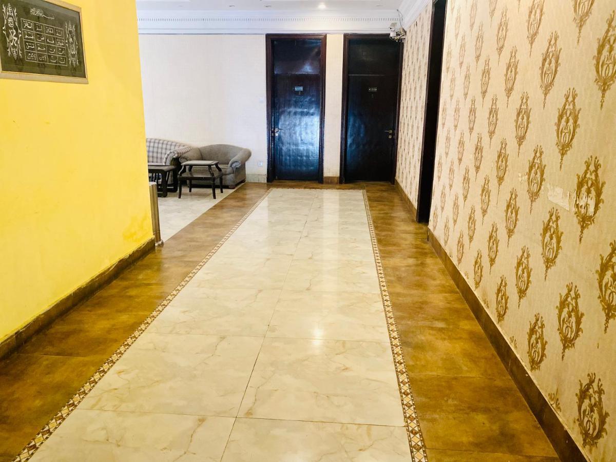 Hotel Royal One Multan Bagian luar foto