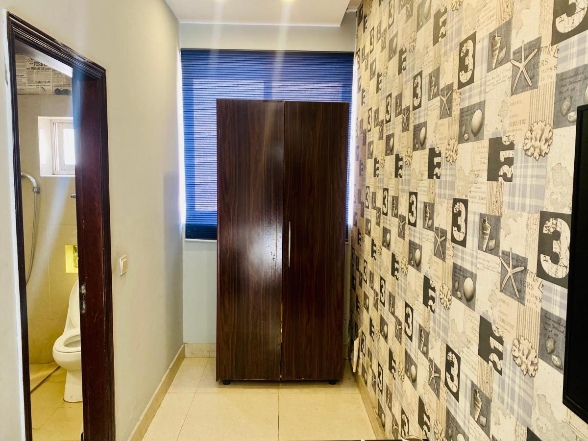 Hotel Royal One Multan Bagian luar foto