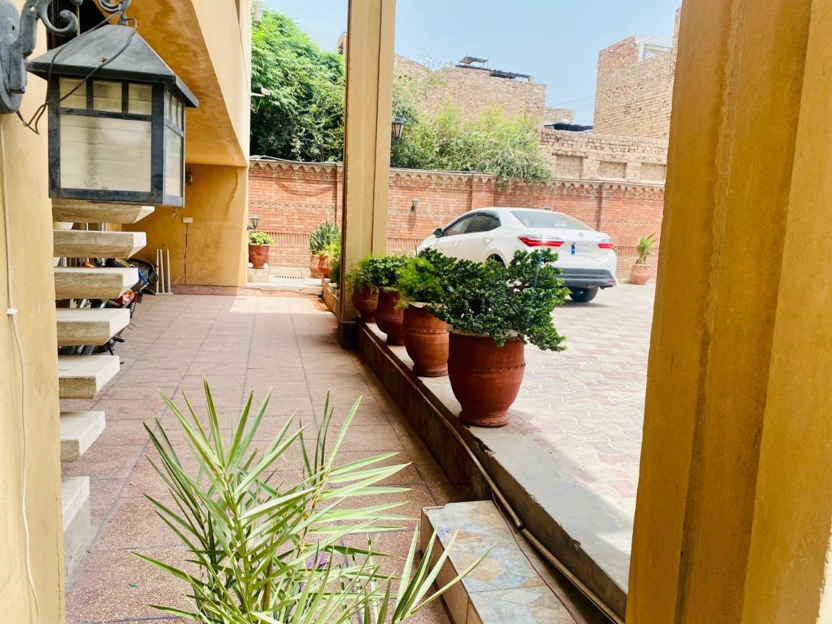 Hotel Royal One Multan Bagian luar foto