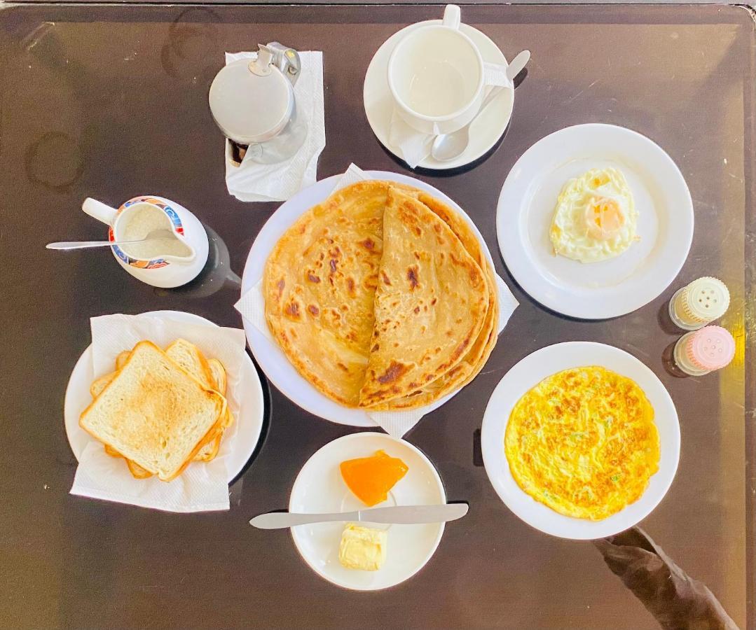 Hotel Royal One Multan Bagian luar foto